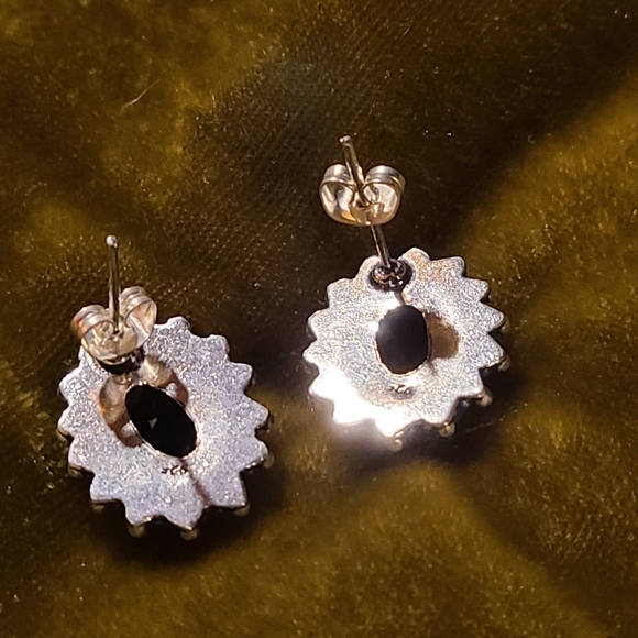 'Peridot' silver stud earrings - Picture 5 of 5